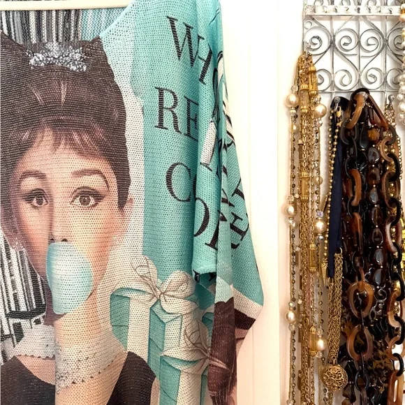 🎀 NWOT Audrey Hepburn “Breakfast at Tiffany’s” TOP Large 🎀 - Picture 5 of 5